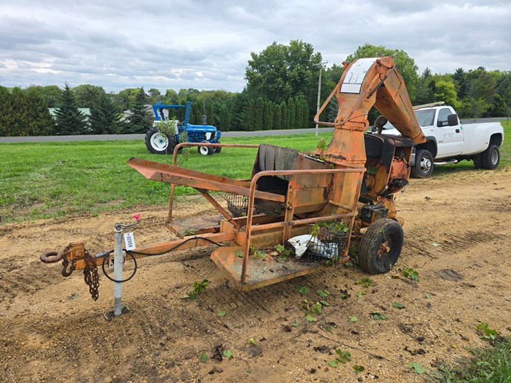 #2059-•-finn-bws-27-towable-straw-blower-image-1