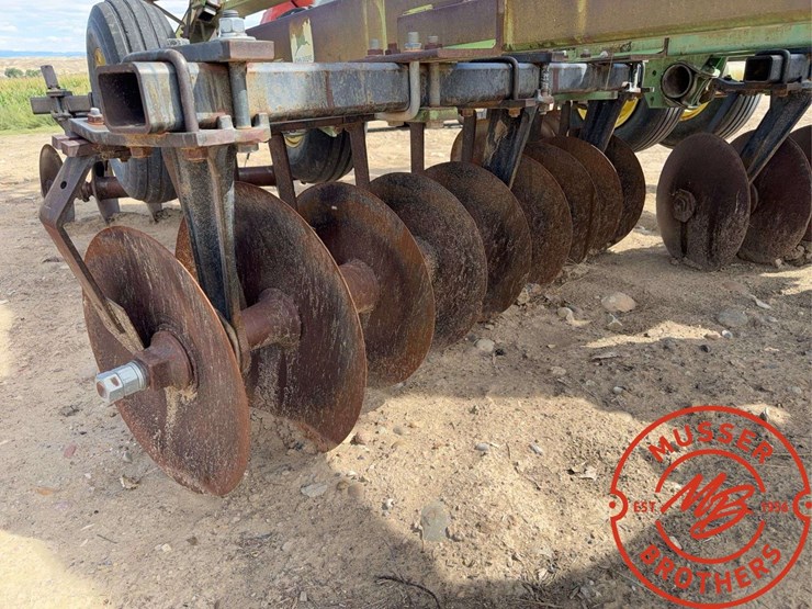 john-deere-235-image-11
