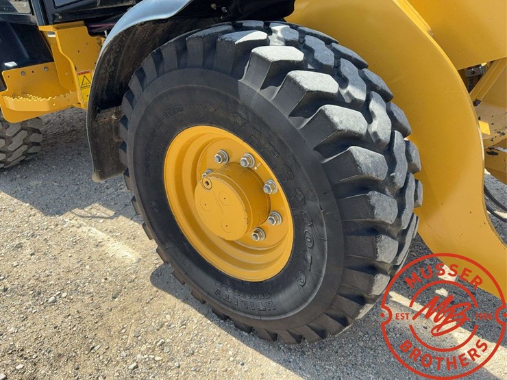 2016-caterpillar-906m-image-16