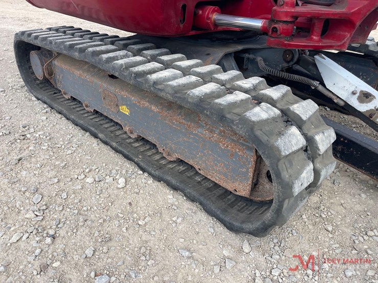2019-takeuchi-tb240-mini-excavator-image-10