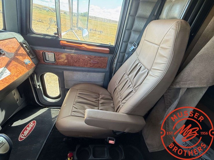 1993-peterbilt-379-image-30