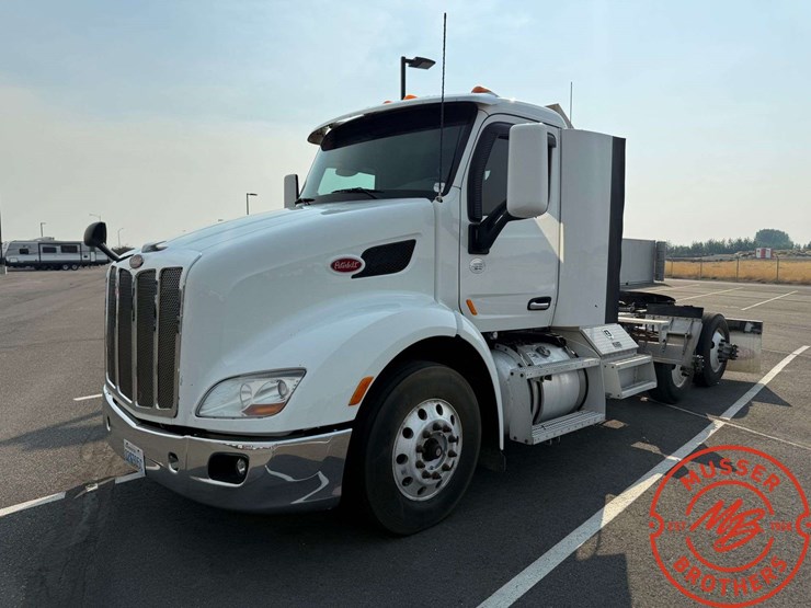 2015-peterbilt-579-image-1