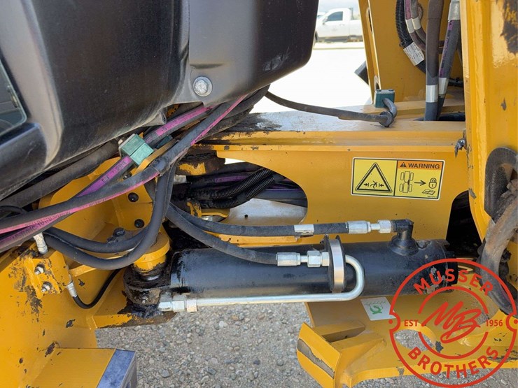 2016-caterpillar-906m-image-27