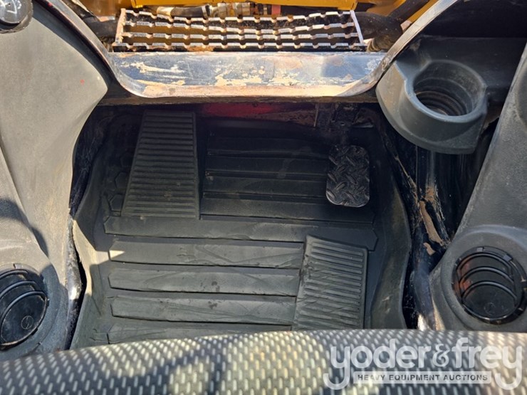 2018-caterpillar-299d2-image-52