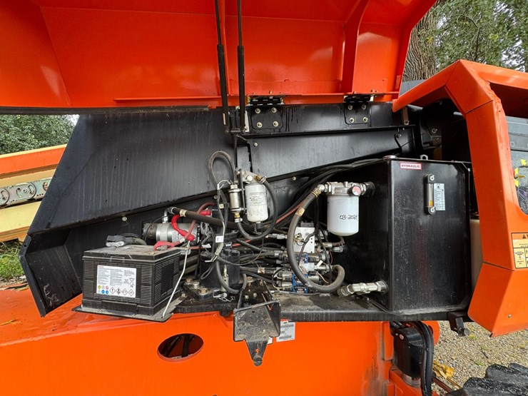 2011-jlg-600s-image-40