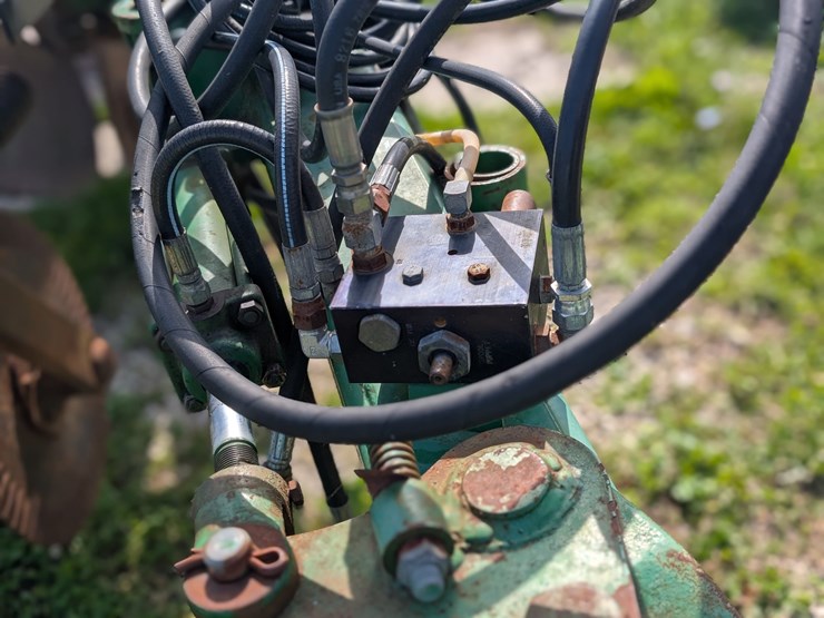 john-deere-2810-image-3