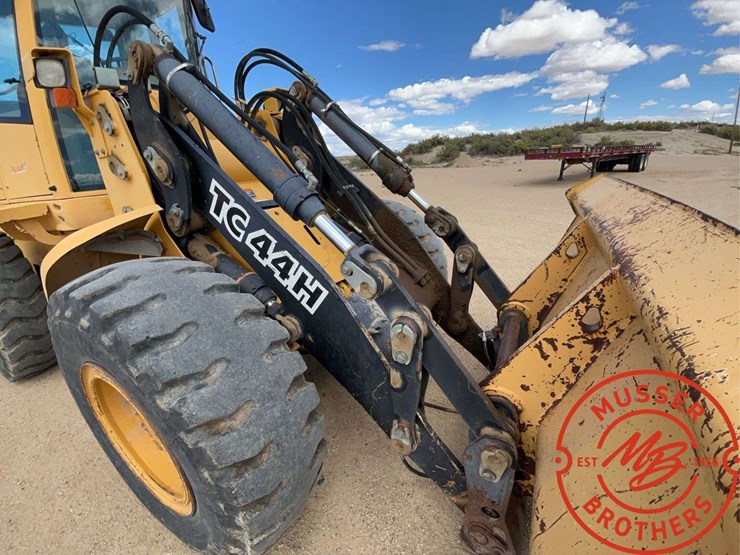 deere-tc44h-image-27