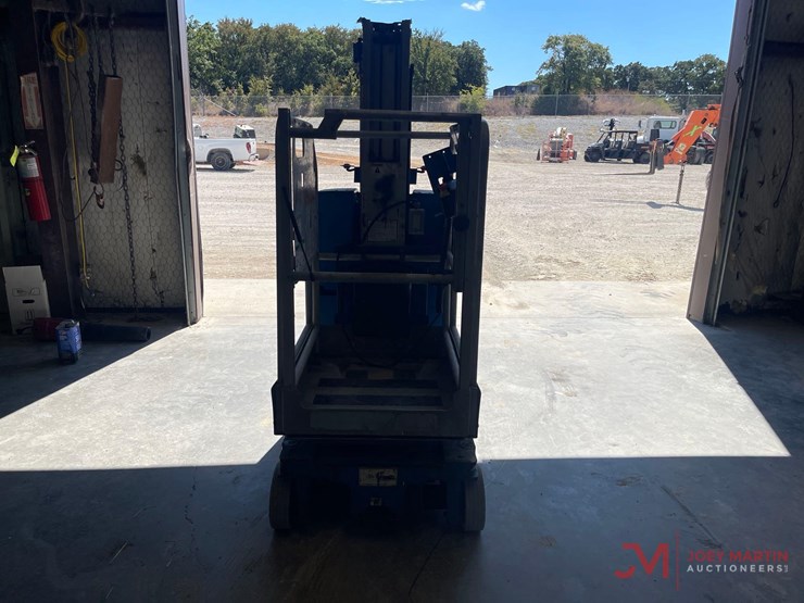2018-genie-gr-20-electric-man-lift-image-7