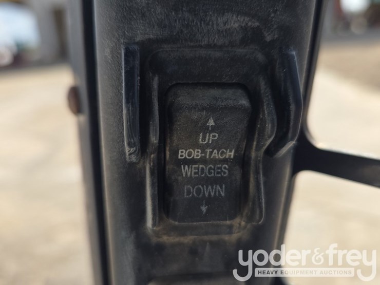 2017-bobcat-t590-image-51