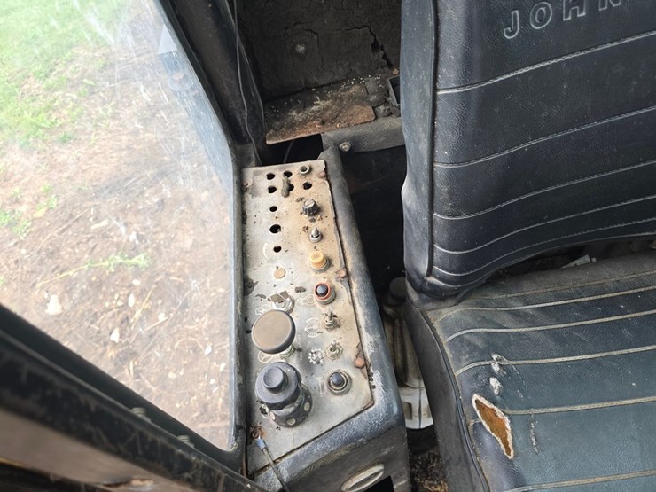deere-693b-image-46