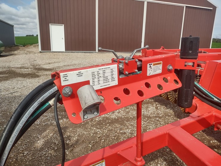 #2448-•-2015-kuhn-excelerator-8000-vertical-till-image-9