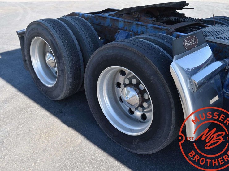 2005-peterbilt-379-image-24
