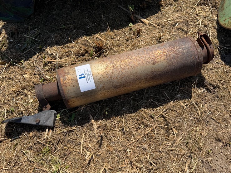 #2498-•-john-deere-fenders-&-muffler-image-2