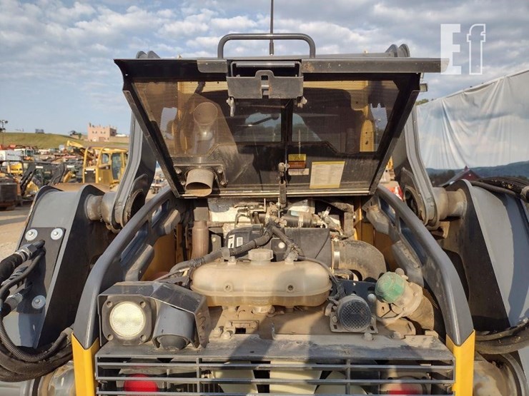 2019-deere-324g-image-24