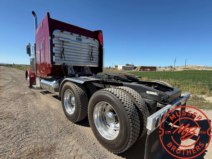 1993-peterbilt-379-image-7