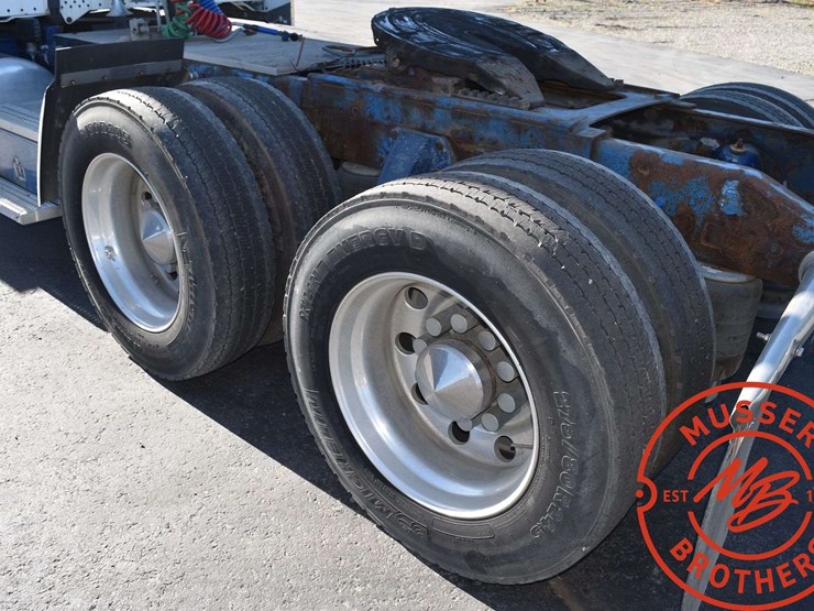 2005-peterbilt-379-image-23