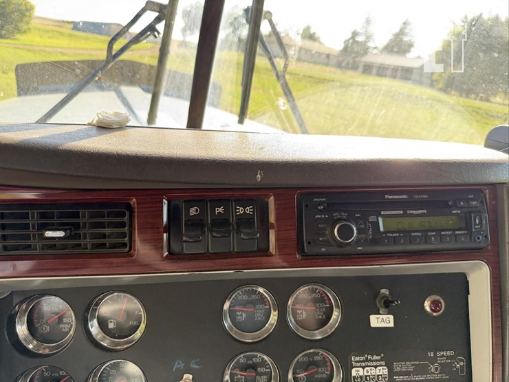 2006-kenworth-w900-image-22
