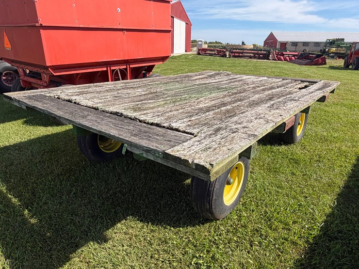 #2456-•-john-deere-1065a-running-gear-hydraulic-dump-flat-rack-image-4