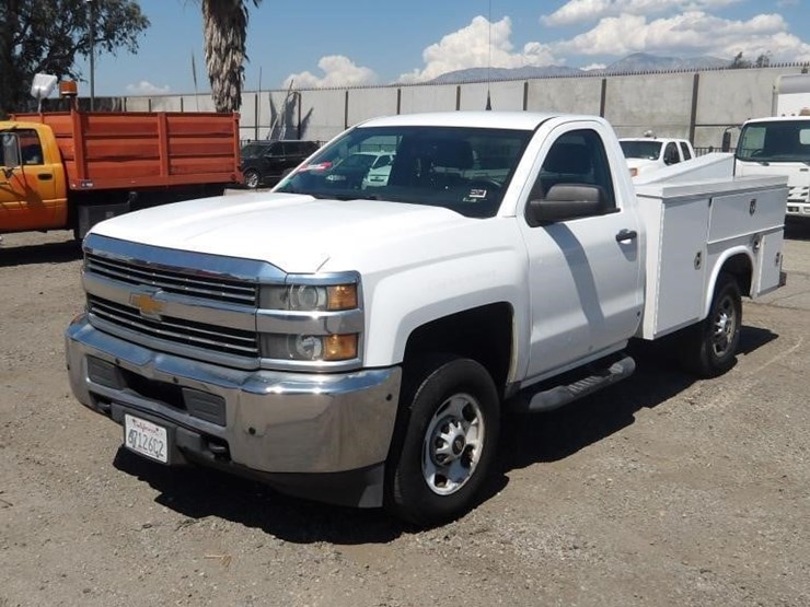 2016-chevrolet-silverado-2500-image-1