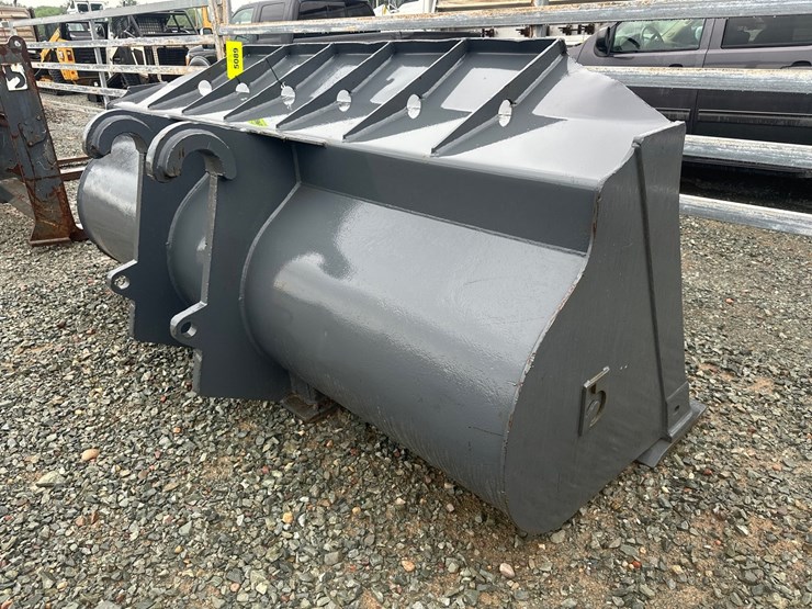 #5619-•-approx-120"-loader-bucket-image-3