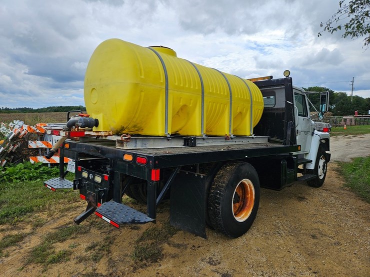 #2079-•-1988-international-water-truck-image-5