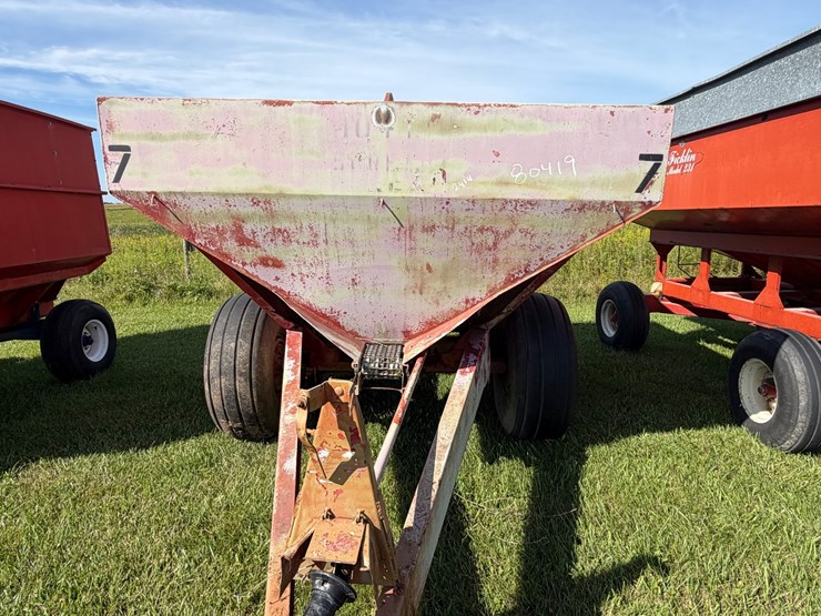 #2458-•-fertilizer-spreader-image-2