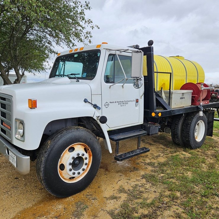 #2079 • 1988 International Water Truck