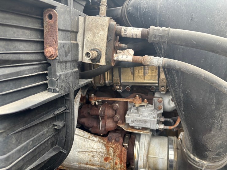 2013-freightliner-cascadia-125-image-40