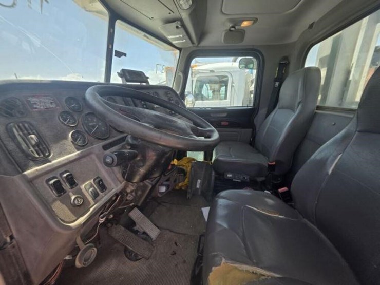 2018-peterbilt-367-image-7