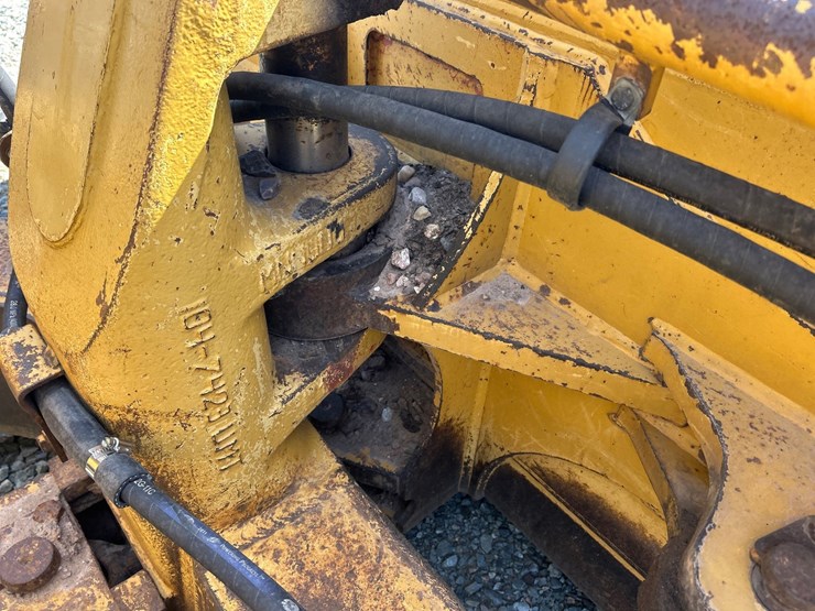 caterpillar-d6m-image-17