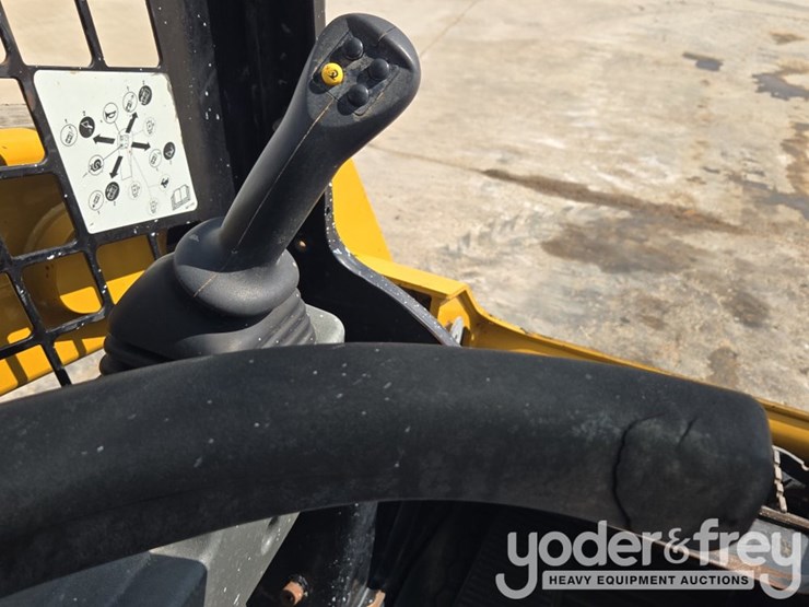 2023-caterpillar-259d3-image-50