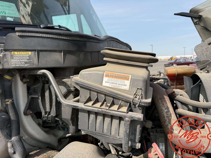 2011-international-durastar-4300-image-12