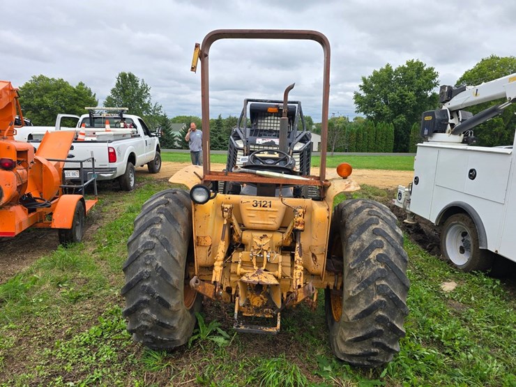 #2038-•-case-380b-tractor-image-3