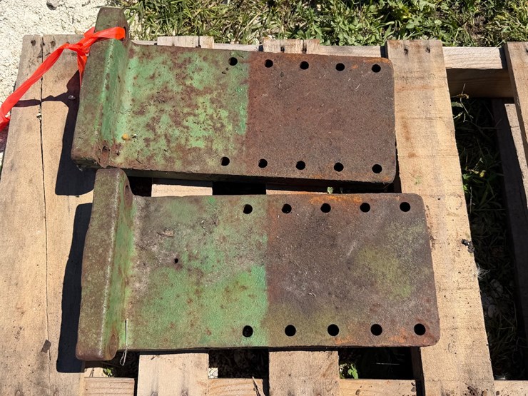 #2509-•-3020-john-deere-rear-fender-mounting-brackets-image-3