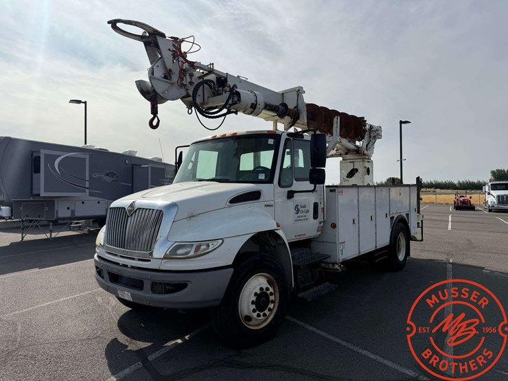 2011-international-durastar-4300-image-3