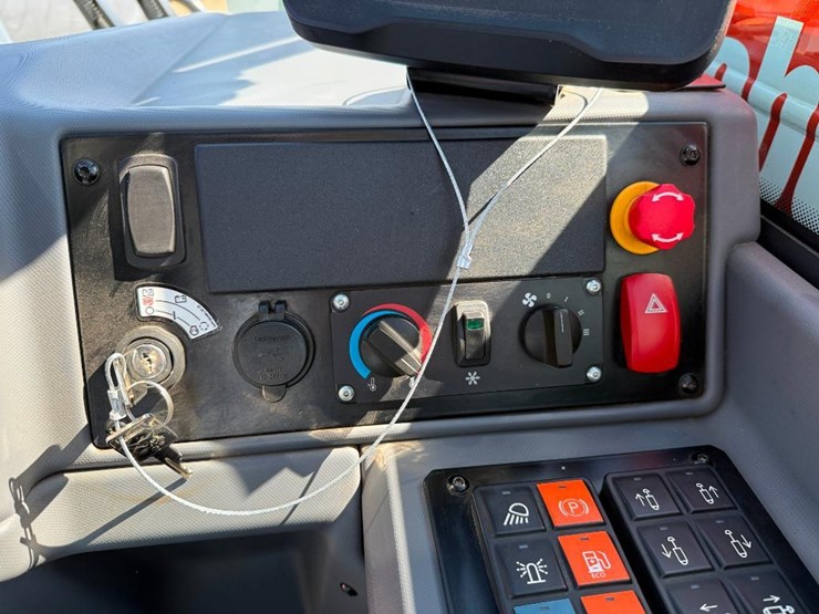 2021-bobcat-tl619-image-43