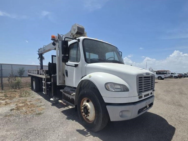 2014-freightliner-m2-106-image-2