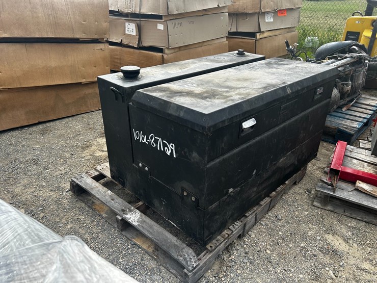 #87129-•-fuel-tank-and-tool-box-image-3