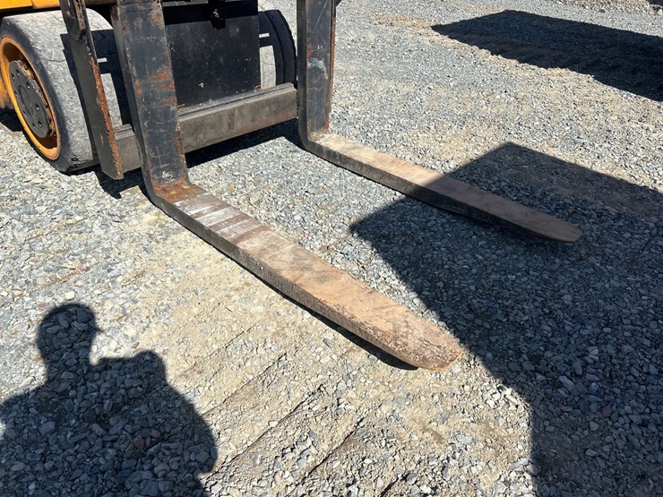 #5628-•-forklift-image-9