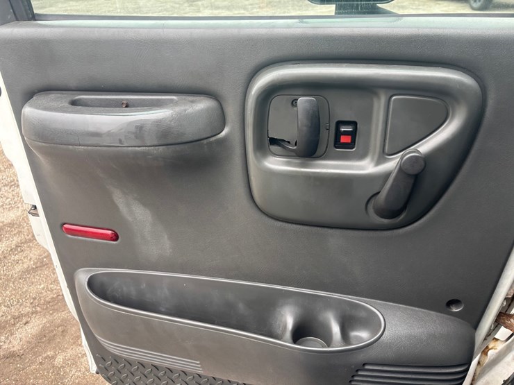 2009-gmc-7500-image-47