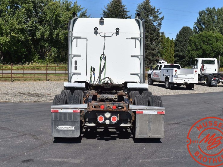 2006-freightliner-columbia-120-image-6