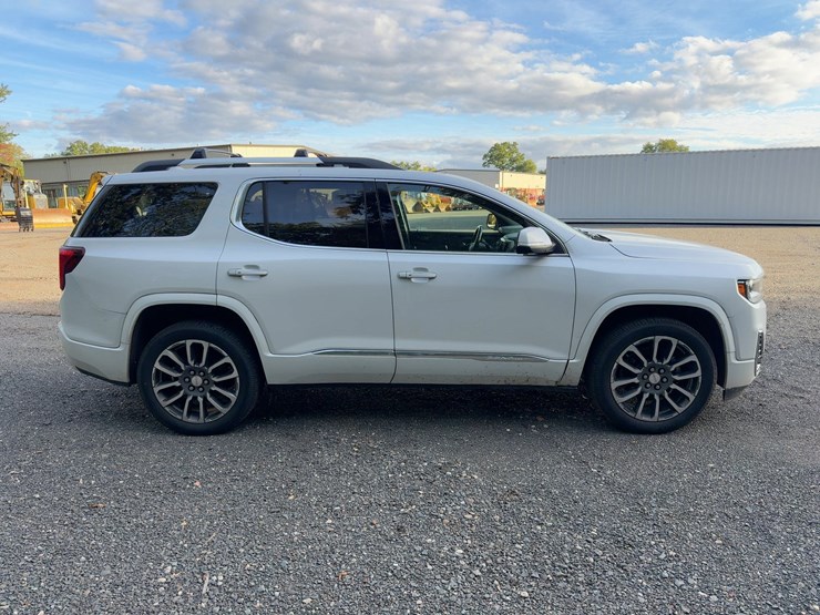 2022-gmc-acadia-denali-image-7