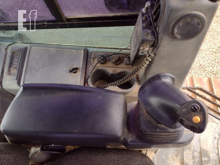 2015-caterpillar-d4k2-xl-image-9