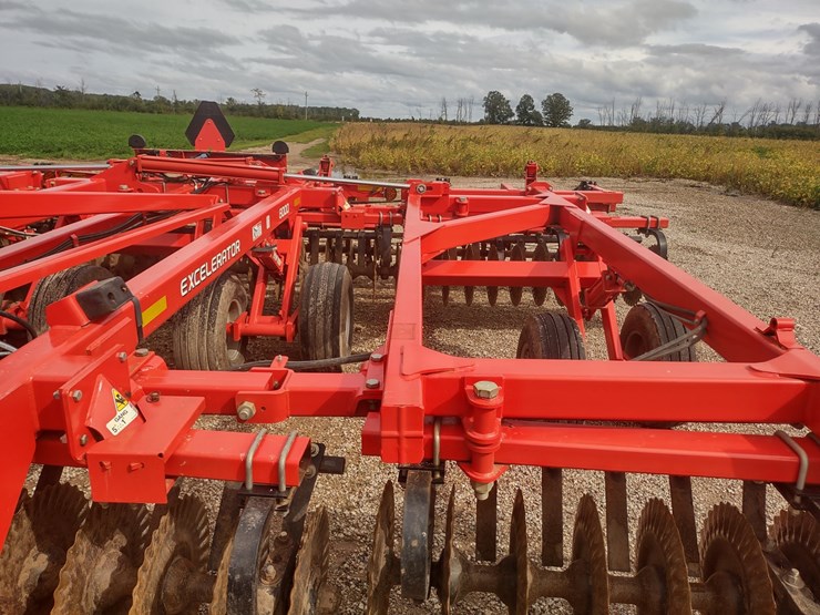 #2448-•-2015-kuhn-excelerator-8000-vertical-till-image-19