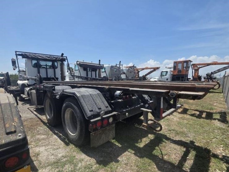 2019-peterbilt-367-image-4