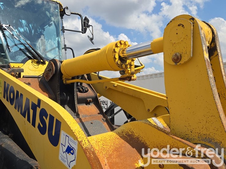 2019-komatsu-wa380-8-image-21