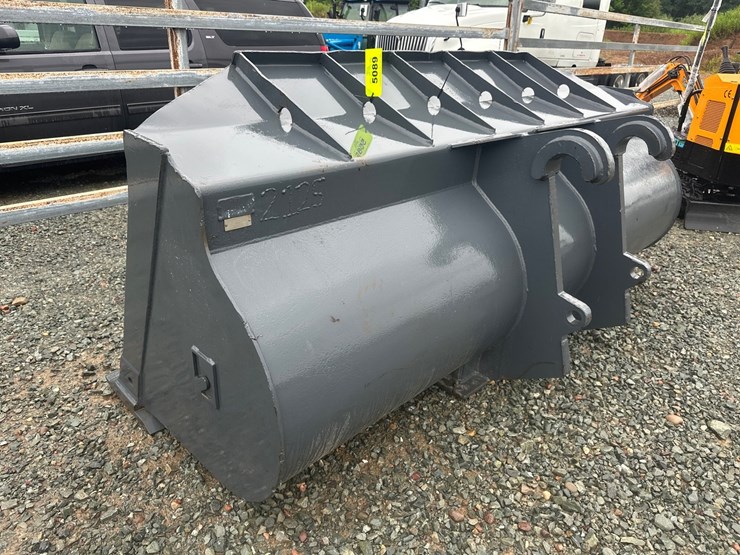 #5619-•-approx-120"-loader-bucket-image-1