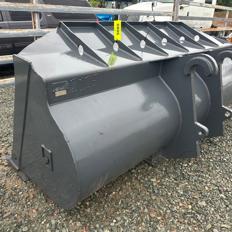 #5619 • Approx 120" Loader Bucket