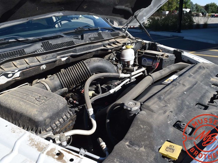 2020-ram-1500-slt-image-15