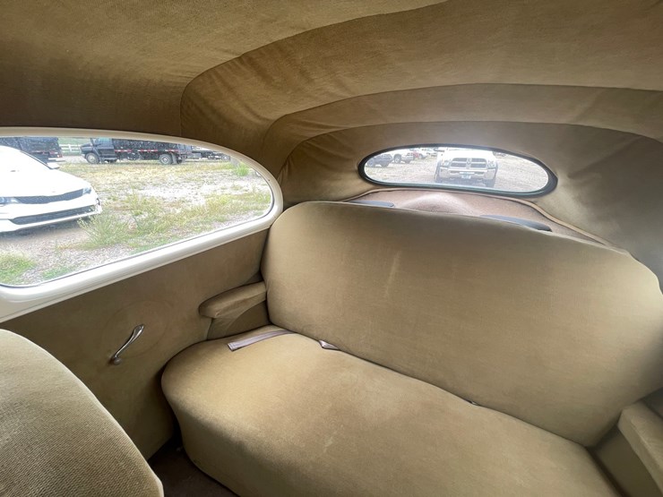 #9353-•-1946-ford-deluxe-sedan-(has-mn-title)-(princeton,-mn)-image-28